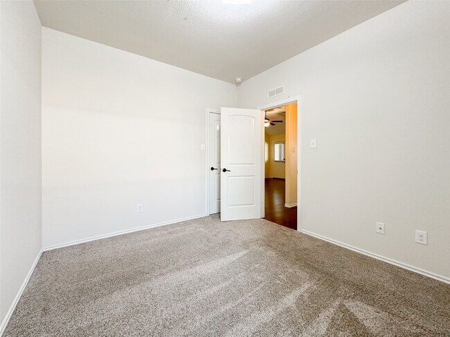 Building Photo - 8635 Sweet Pasture Dr