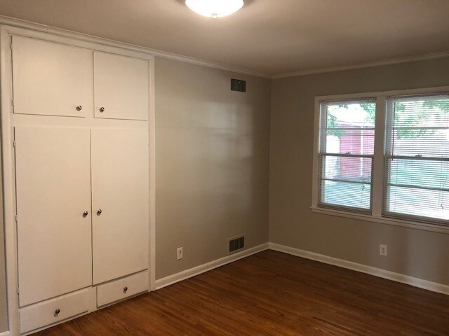 Building Photo - Wonderful Updates in this Midtown Charmer!...