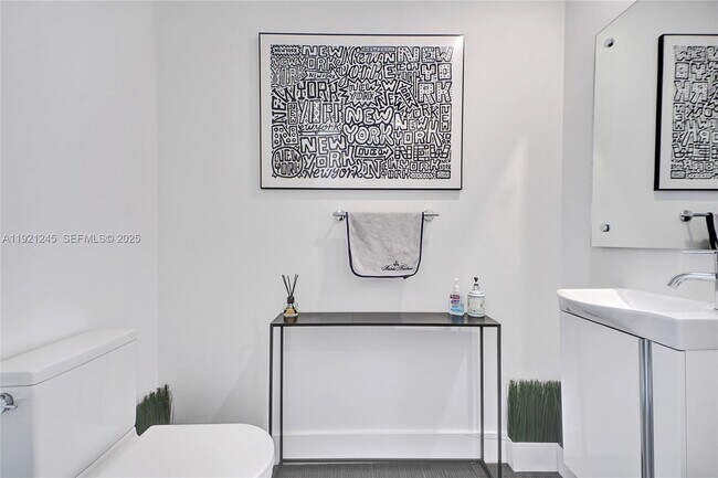 Building Photo - 1100 Biscayne Blvd