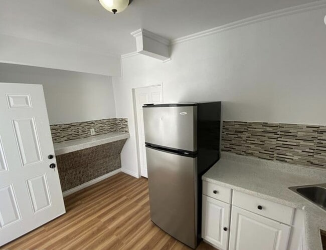 Building Photo - STUDIO NEAR AIRPORT, STRIP AND UNLV