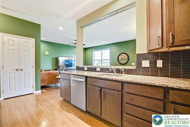 Building Photo - 4492 Cottonwood Dr