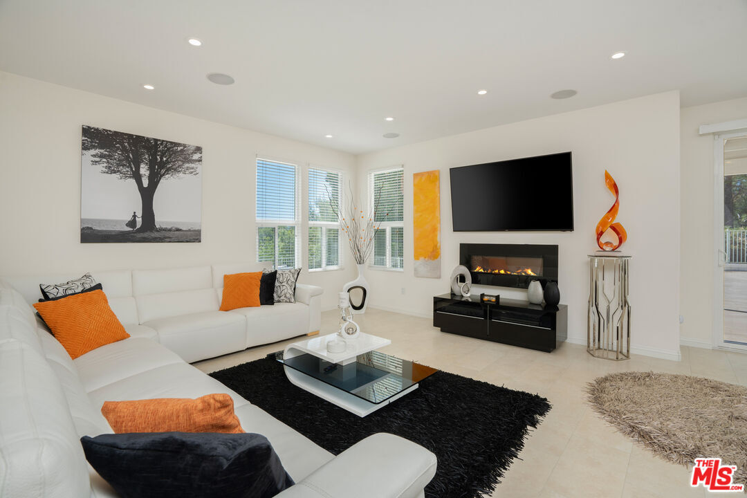 Building Photo - 7201 Rockridge Ter