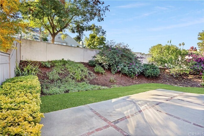 Building Photo - 1 Sandalwood