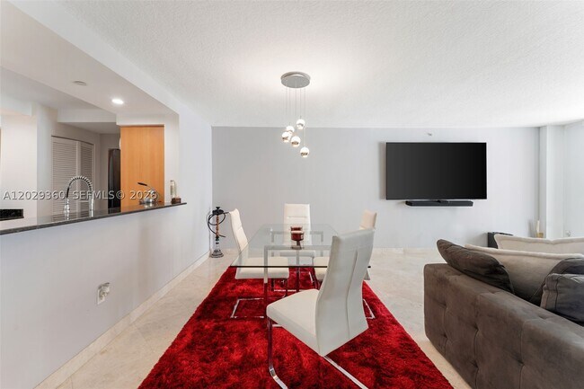 Building Photo - 6917 Collins Ave