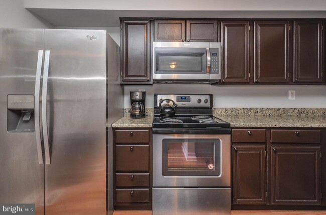 Building Photo - 27 Cross Country Ct