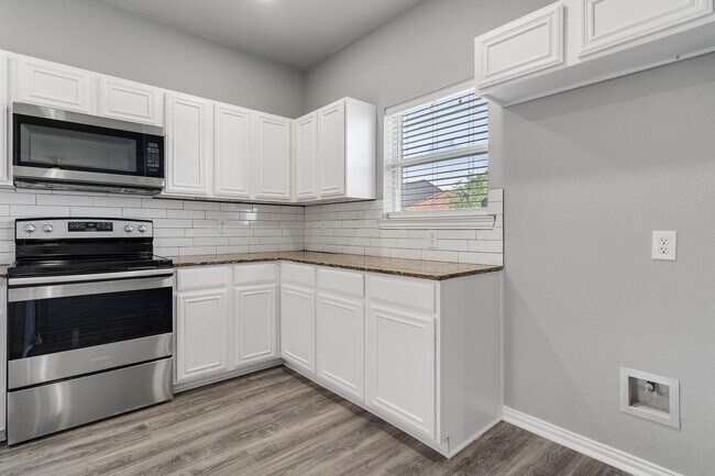 Building Photo - 2336 Homewood Ln