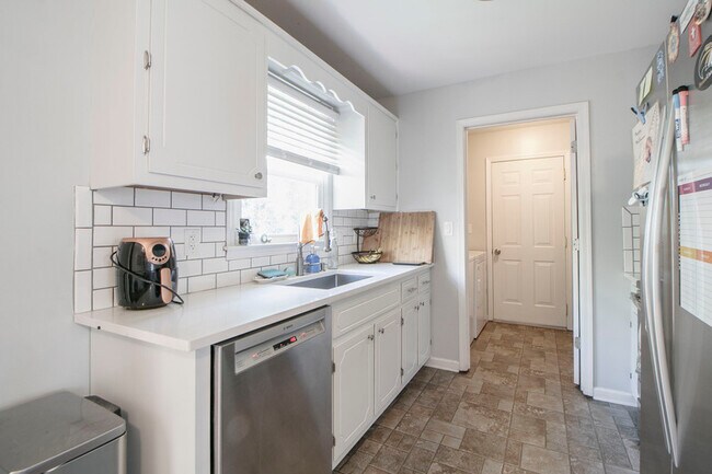 Building Photo - 260 Windmeade Cir