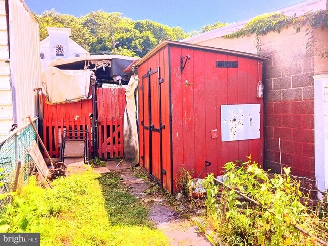 Building Photo - 449 S Mill St