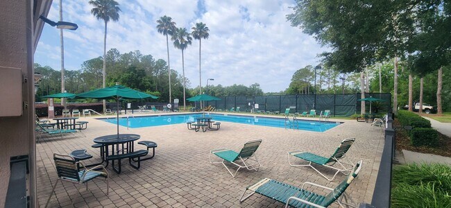 Building Photo - Beautiful, well-maintained 3-bedroom, 2-bathroom home