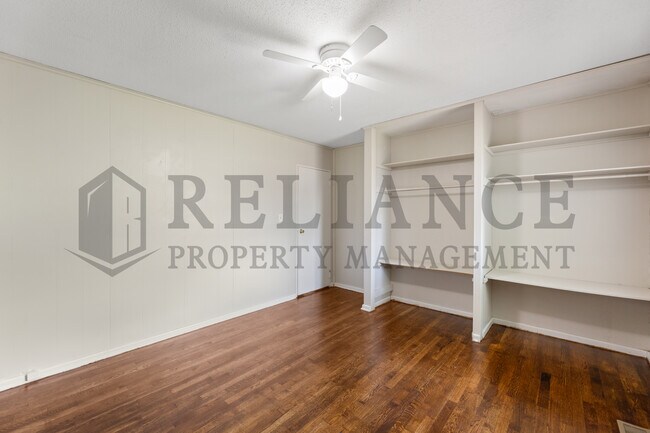 Building Photo - 7429 W Frazier Ln