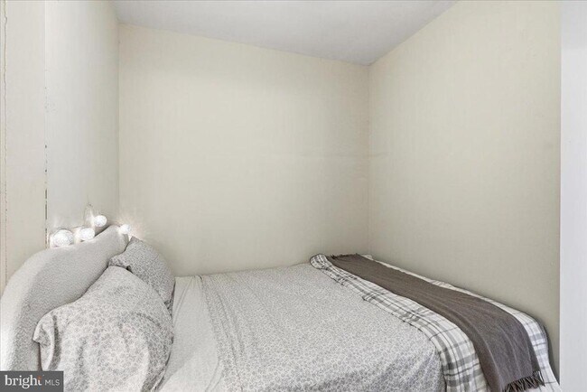 Building Photo - 1111 Arlington Blvd