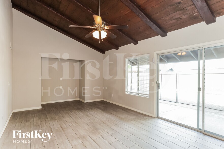 Building Photo - 4426 W Crocus Dr