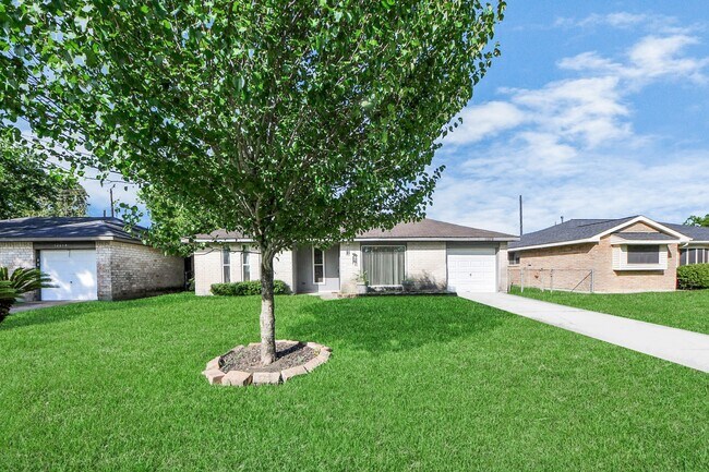 Building Photo - 12610 Chiswick Rd