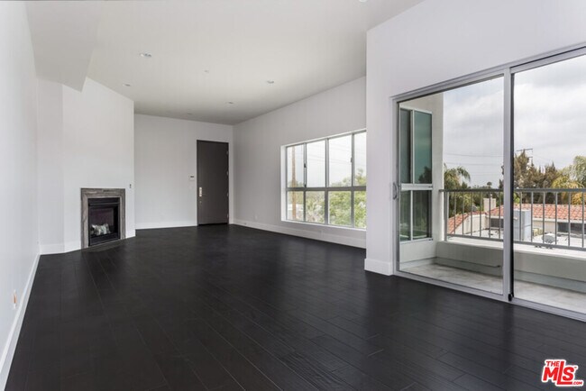 Building Photo - 1945 Overland Ave