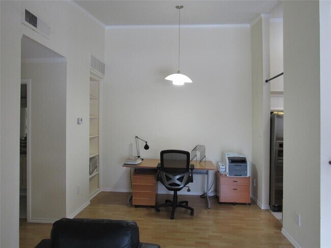 Building Photo - 2425 Augusta Dr