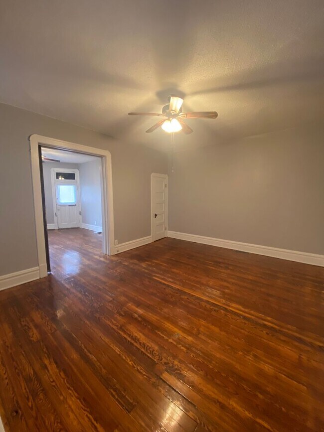 Building Photo - 2704 Arsenal St