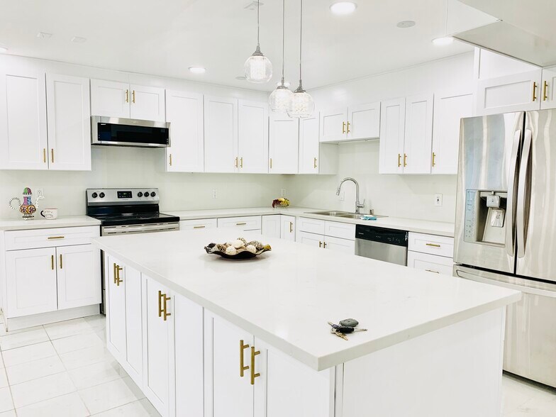 Building Photo - 5301 Balboa Blvd