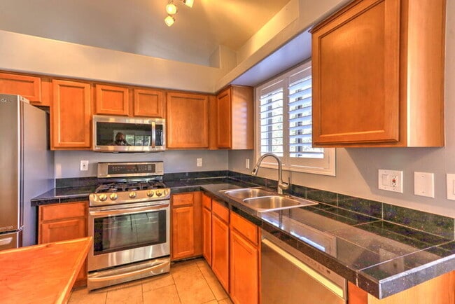 Building Photo - Rancho Sahuarita