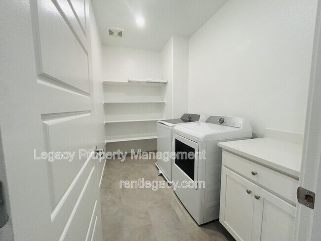 Building Photo - 3760 Oyster Pt Wy