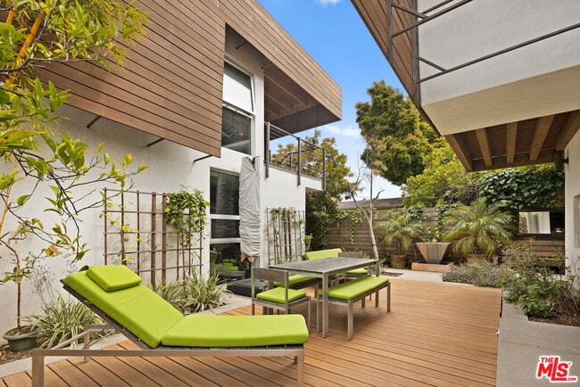 Building Photo - 710 Milwood Ave