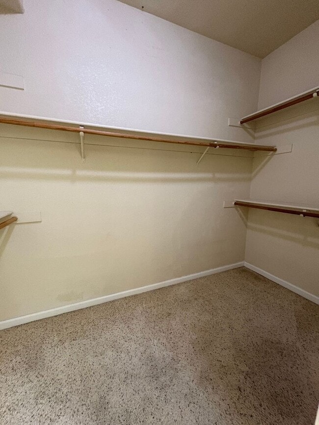 Building Photo - 3 Bedroom Home