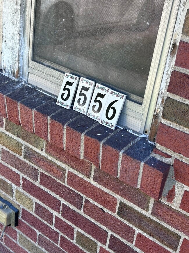 Building Photo - 5556 Floy Ave
