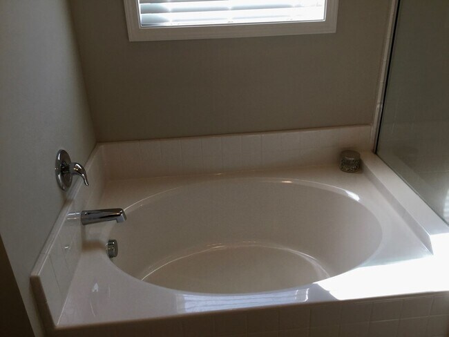 Building Photo - 2531 Foxcroft Cir