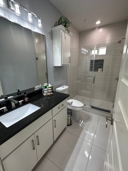 Building Photo - 2417 Indian Creek Ave