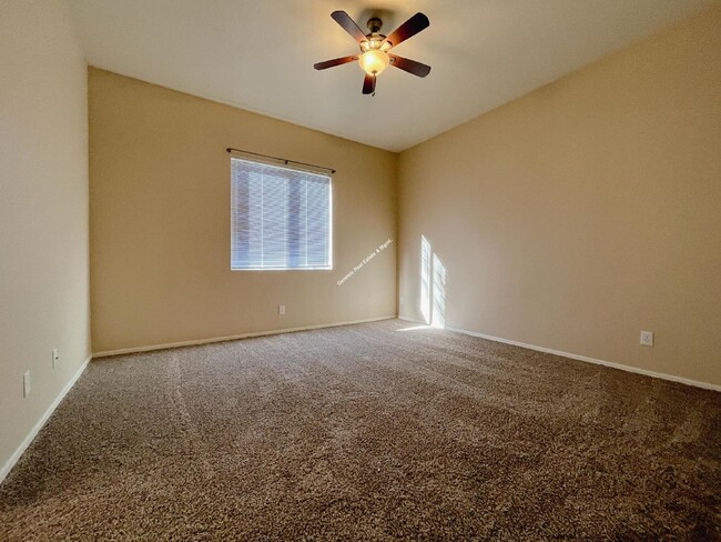 Building Photo - "Discover Your Desert Oasis: Spacious 3-Be...