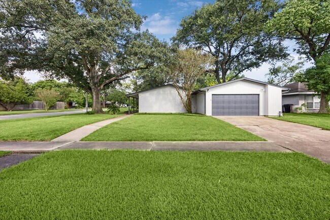 Building Photo - 8621 Bob White Dr