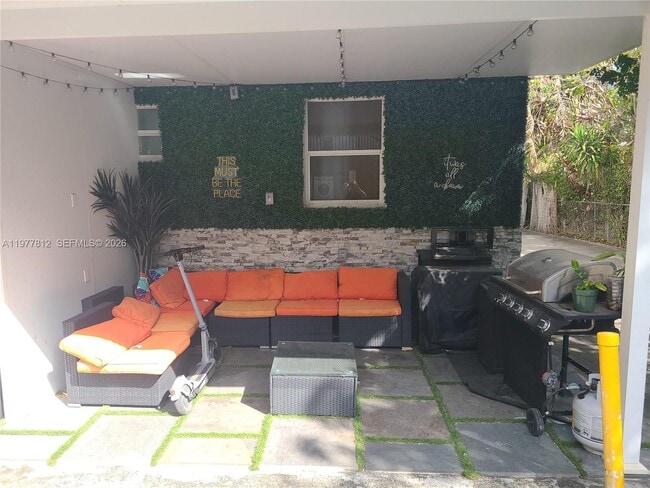 Building Photo - 168 NW 32nd St