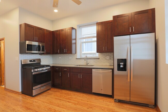Building Photo - 1506 W Erie St