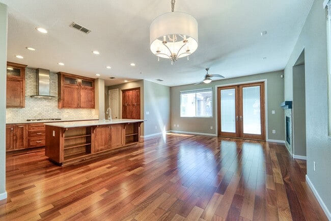 Building Photo - Stunning 4-Bedroom Home in Plumas Lake
