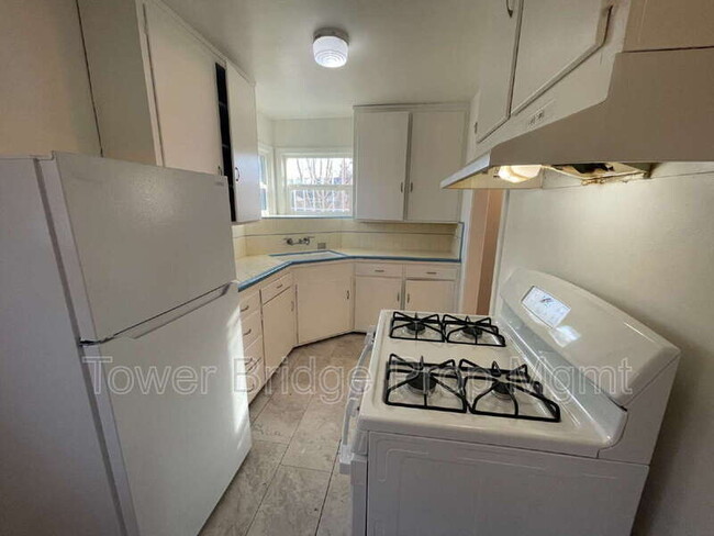 Building Photo - 2871 32nd Ave