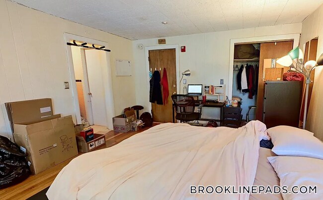 Building Photo - 1071 Beacon St