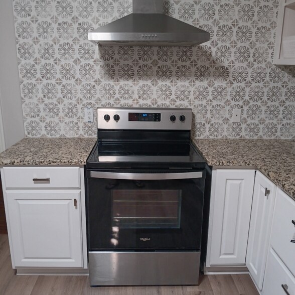 Building Photo - 2717 Rogers St