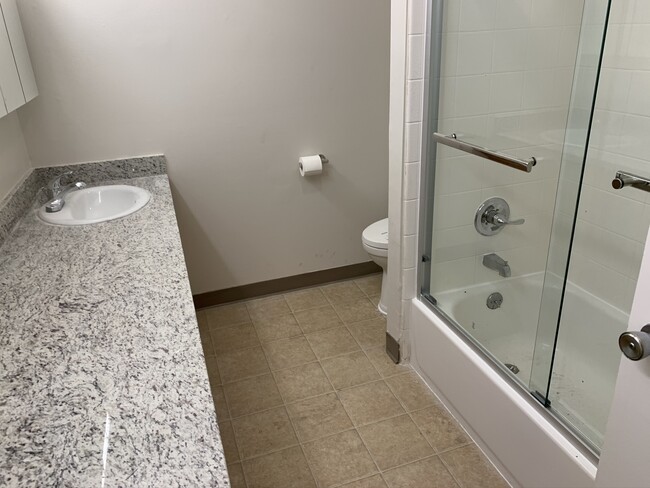 Building Photo - 2 bedroom Renovated unit. West San Jose- s...