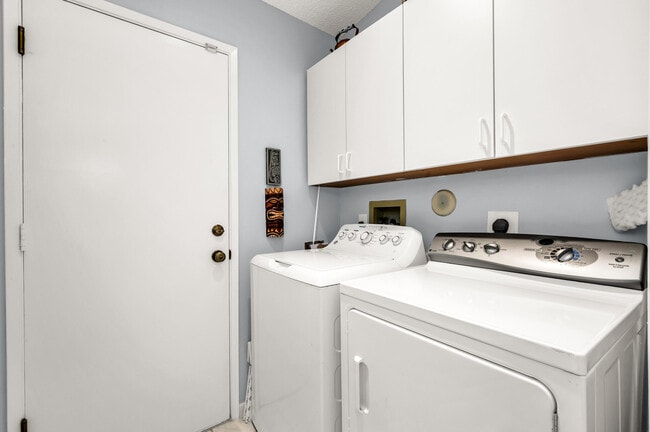 Building Photo - 18615 Breezy Palm Way