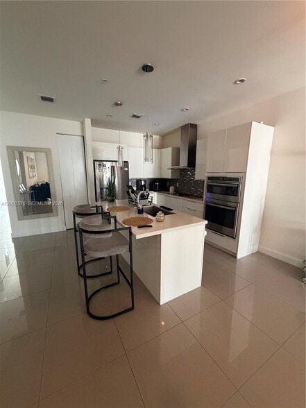 Building Photo - 10220 NW 63rd Ter