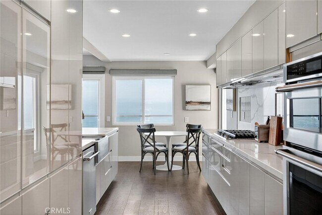 Building Photo - 865 Quivera St