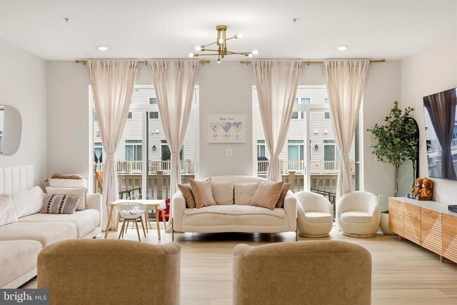 Building Photo - 22810 Tawny Pne Sq