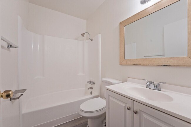 Building Photo - SW- condo 2bed-1 bath attached 1 car garage