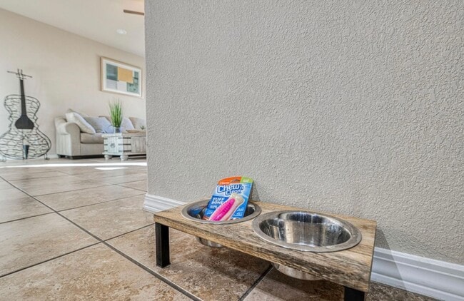 Building Photo - Westside area for Short or Long Term Rental (Completely Furnished) Beautiful 3 bed/2.5 baths plus...