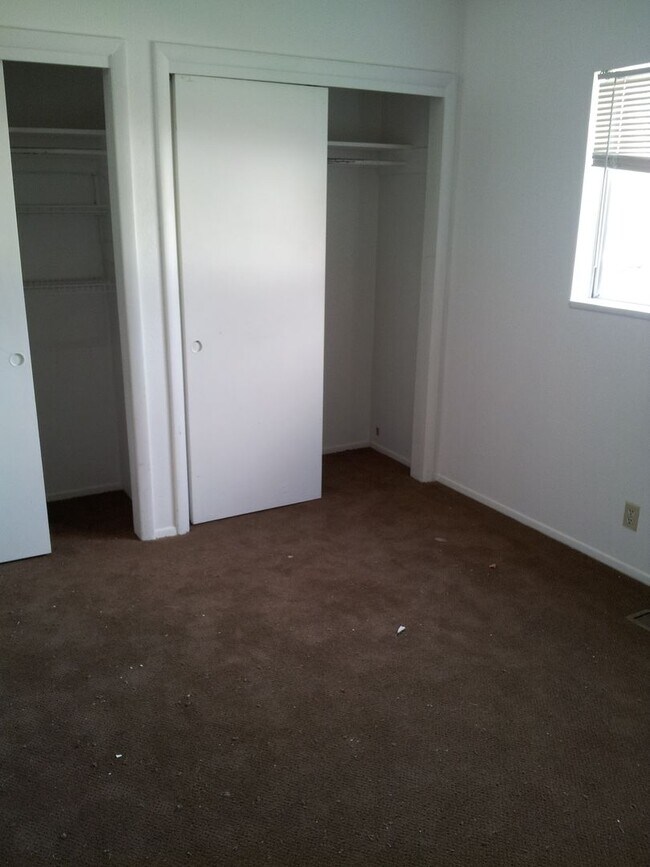 Building Photo - 254-258 E 200 S