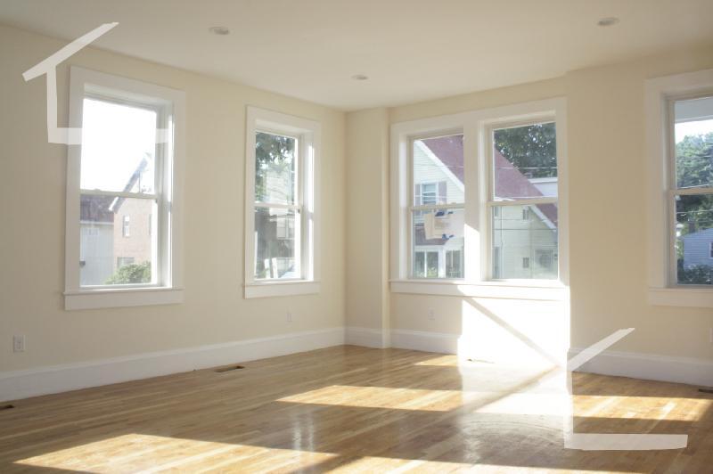 Building Photo - 6 Larose Pl