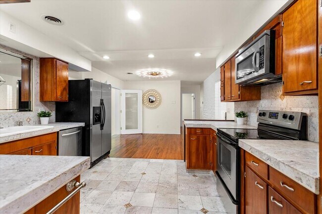 Building Photo - 105 John Anderson Dr