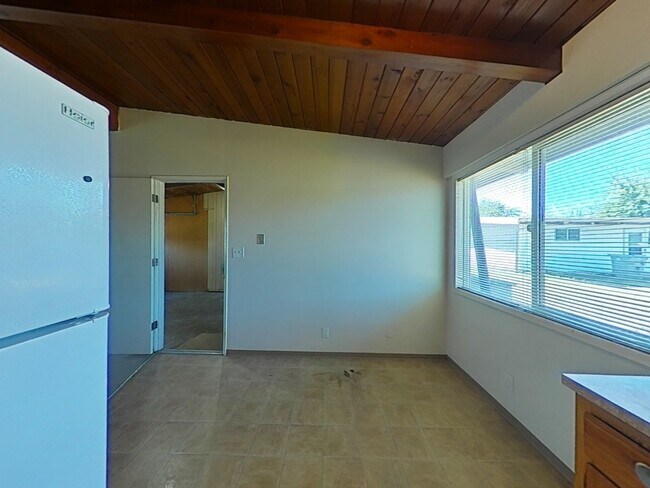 Building Photo - Duplex ~ Albany