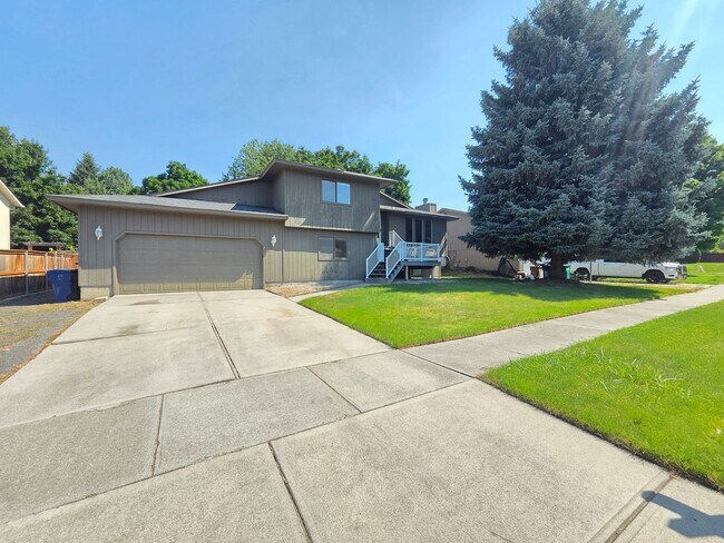 Building Photo - $2,595 - 4 Bed / 2 Bath Beautiful Home in Indian Trail