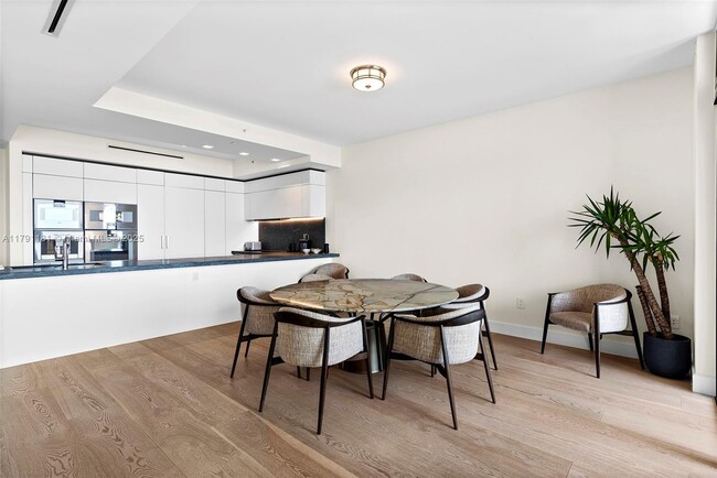 Building Photo - 7055 Fisher Island Dr