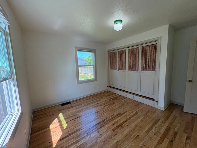 Building Photo - 3736 NE Jessup St